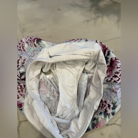 Athleta Run Free Peony Floral Pink Garden Shorts Sz M - Picture 5 of 10